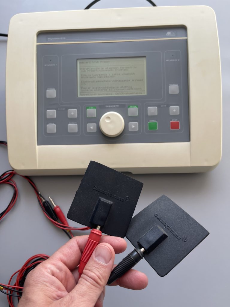 Aparat PhysioStar 675 z elektrodami.